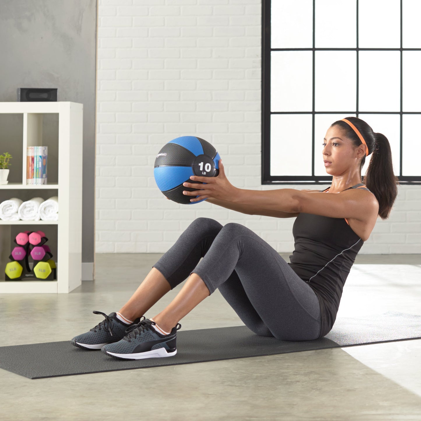 Amazon Basics Weighted Medicine Ball for Core Strength, Strength Training, Full-Body Workouts and
